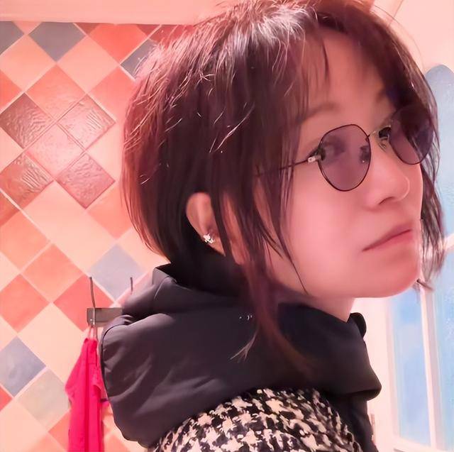 看了刀郎现状，终于知道为什么，斯琴格日乐不再被观众原谅