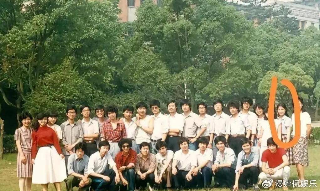 杜建英大学旧照曝光，难怪能上位！两儿子名字暗藏深意，手握股权